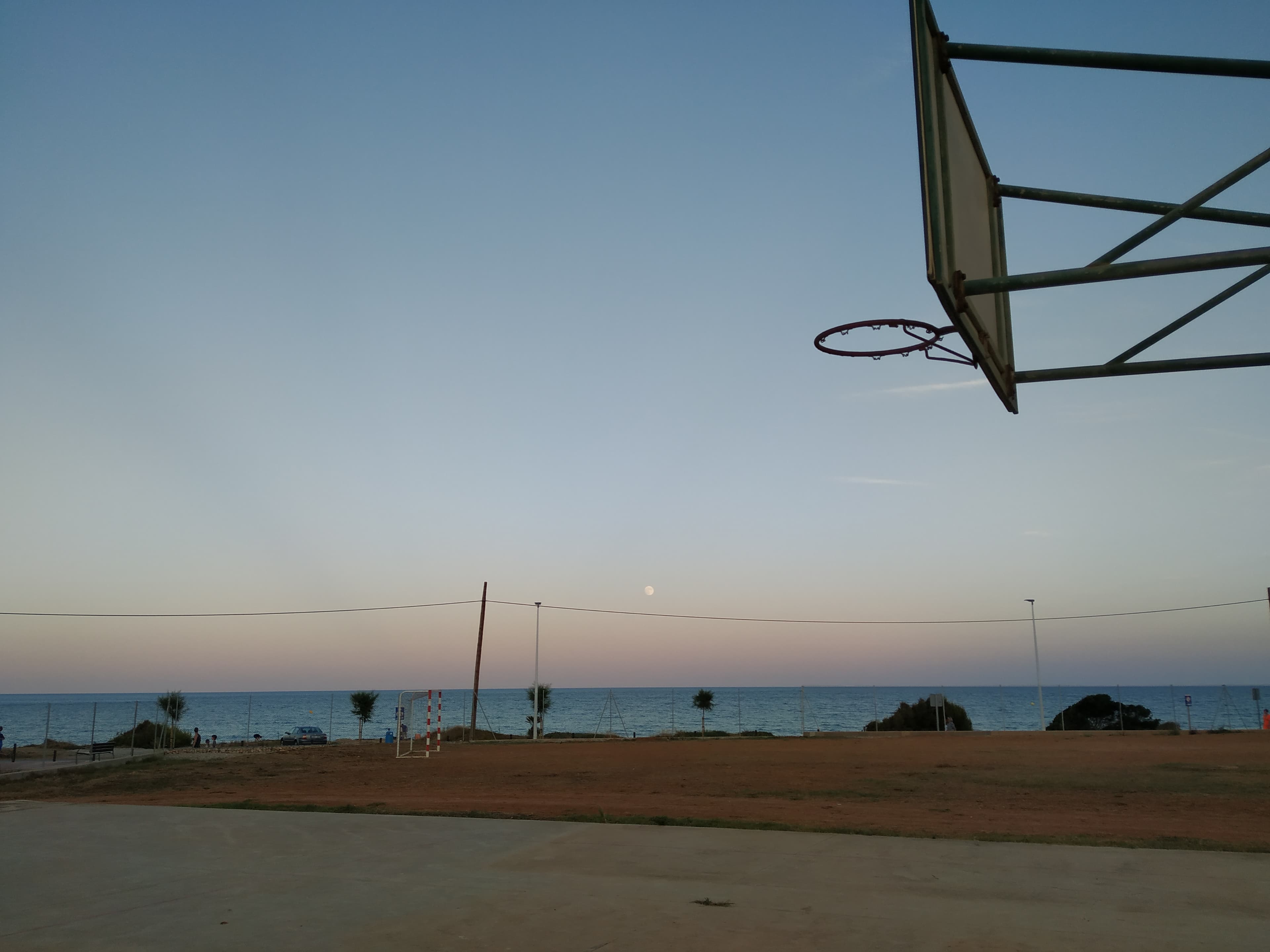 image Niños/as que escriben con barro